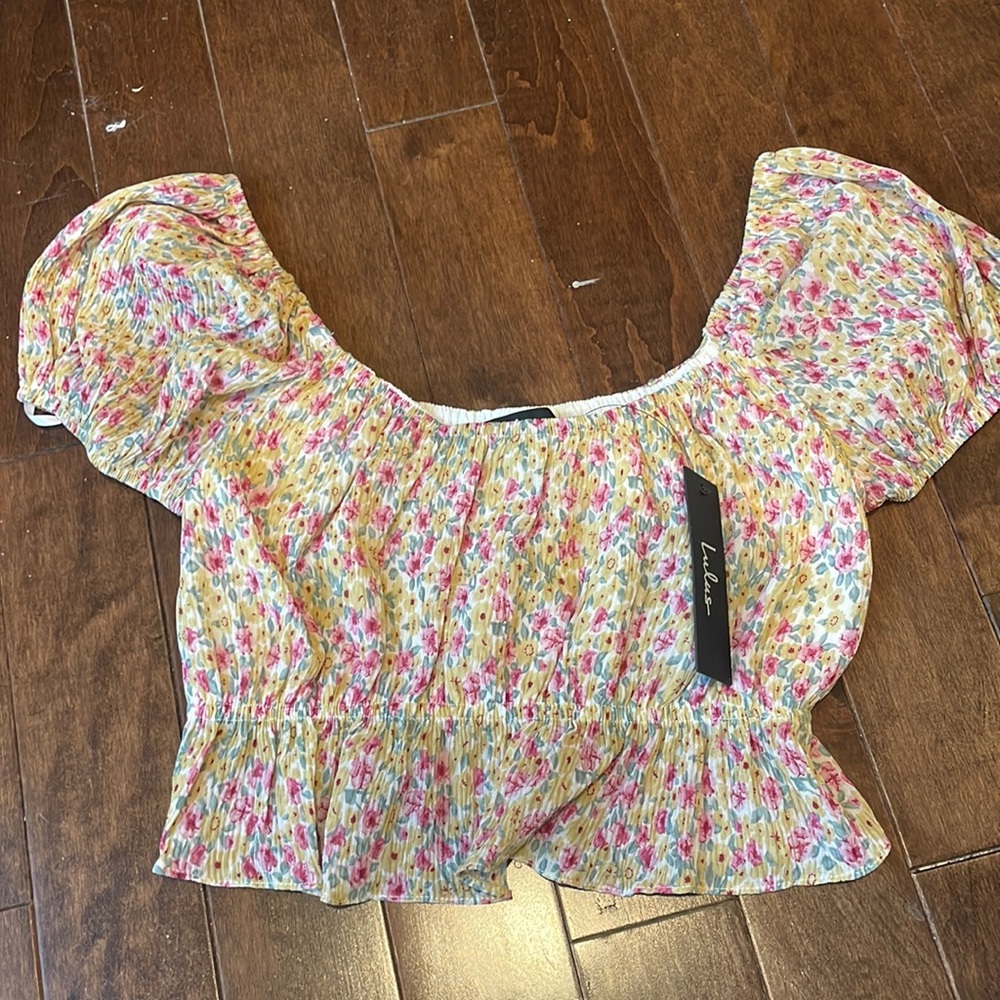 NWT LULUS FLORAL TOP